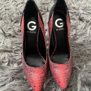 Guess pumps